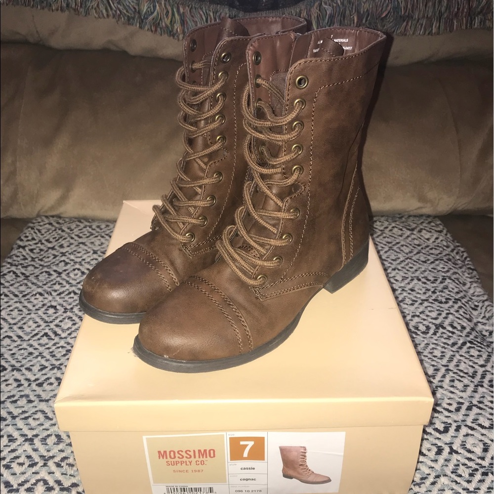 MOSSIMO Supply Co. Women’s Boot Size 7